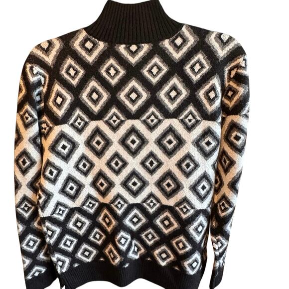 Abbott Elementary Teacher’s Edition ¾ Zip Sweater – Size M – Black Ivory Diamond - Picture 6 of 11